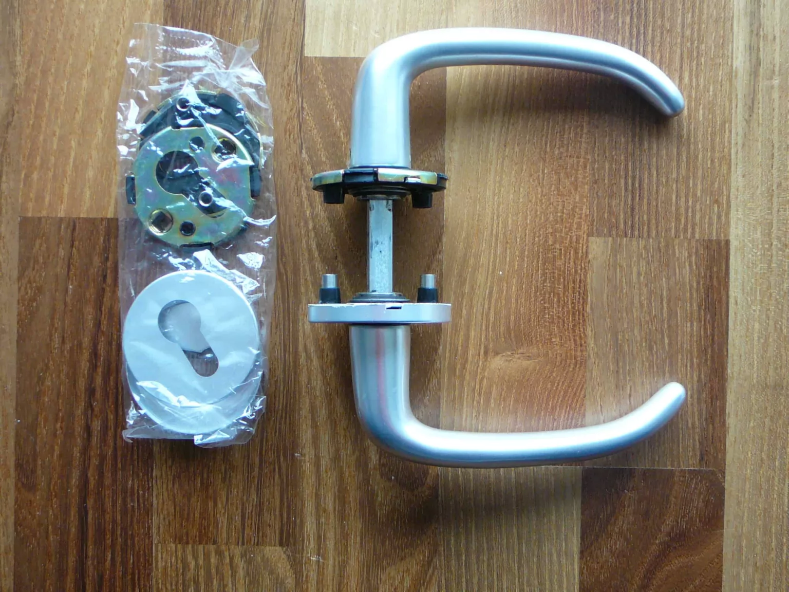 Feuerschutz Türdrückergarnitur FSB Aluminium naturfarbig, Rosette PZ-gelocht