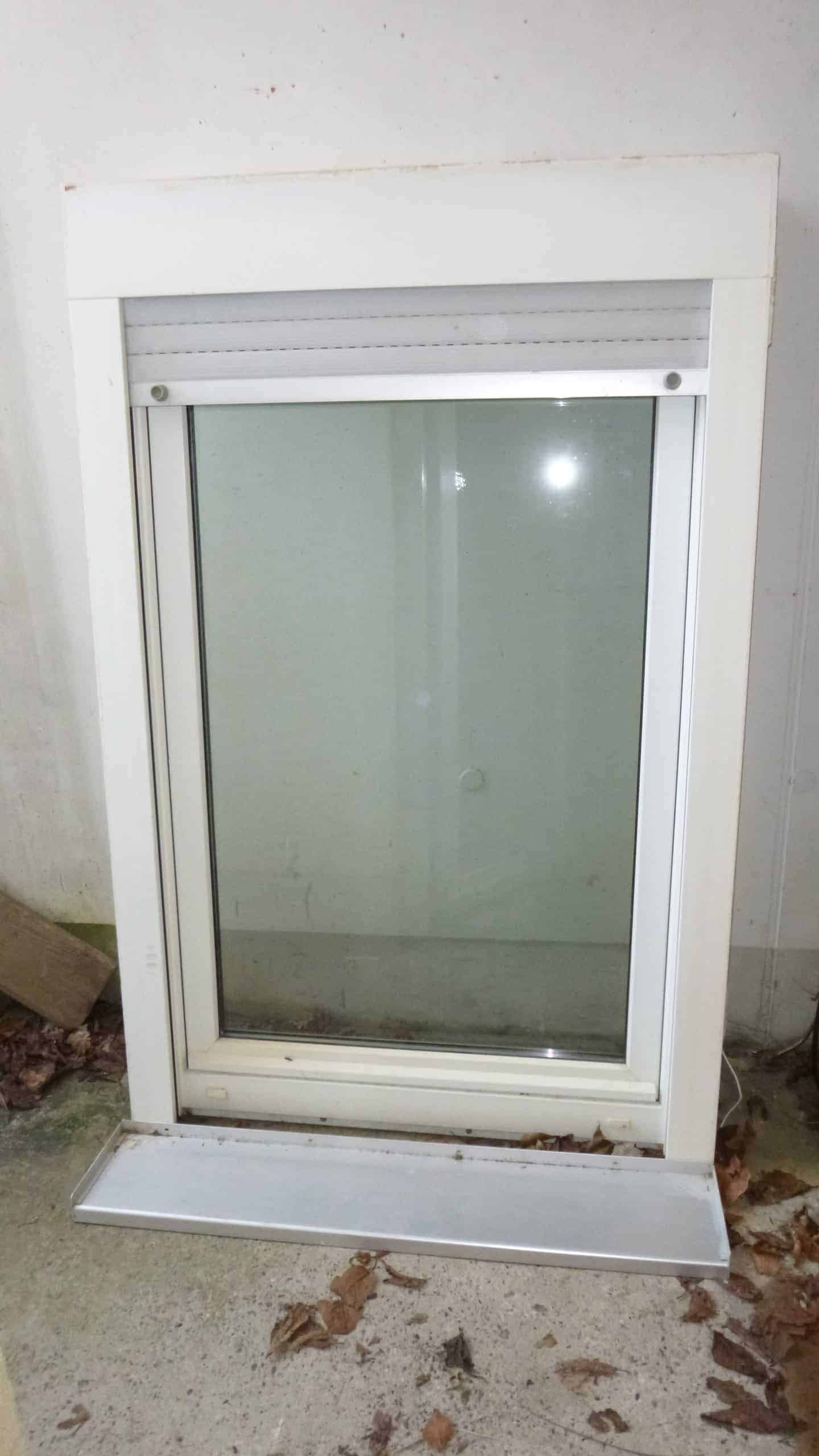 WERU Kunststoff Fenster mit Rollladen und Fensterbank
