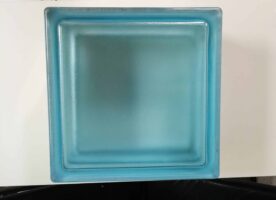 30 Glasbausteine in Azurblau, quadratisch (19 x 19 cm) und 8 cm dick