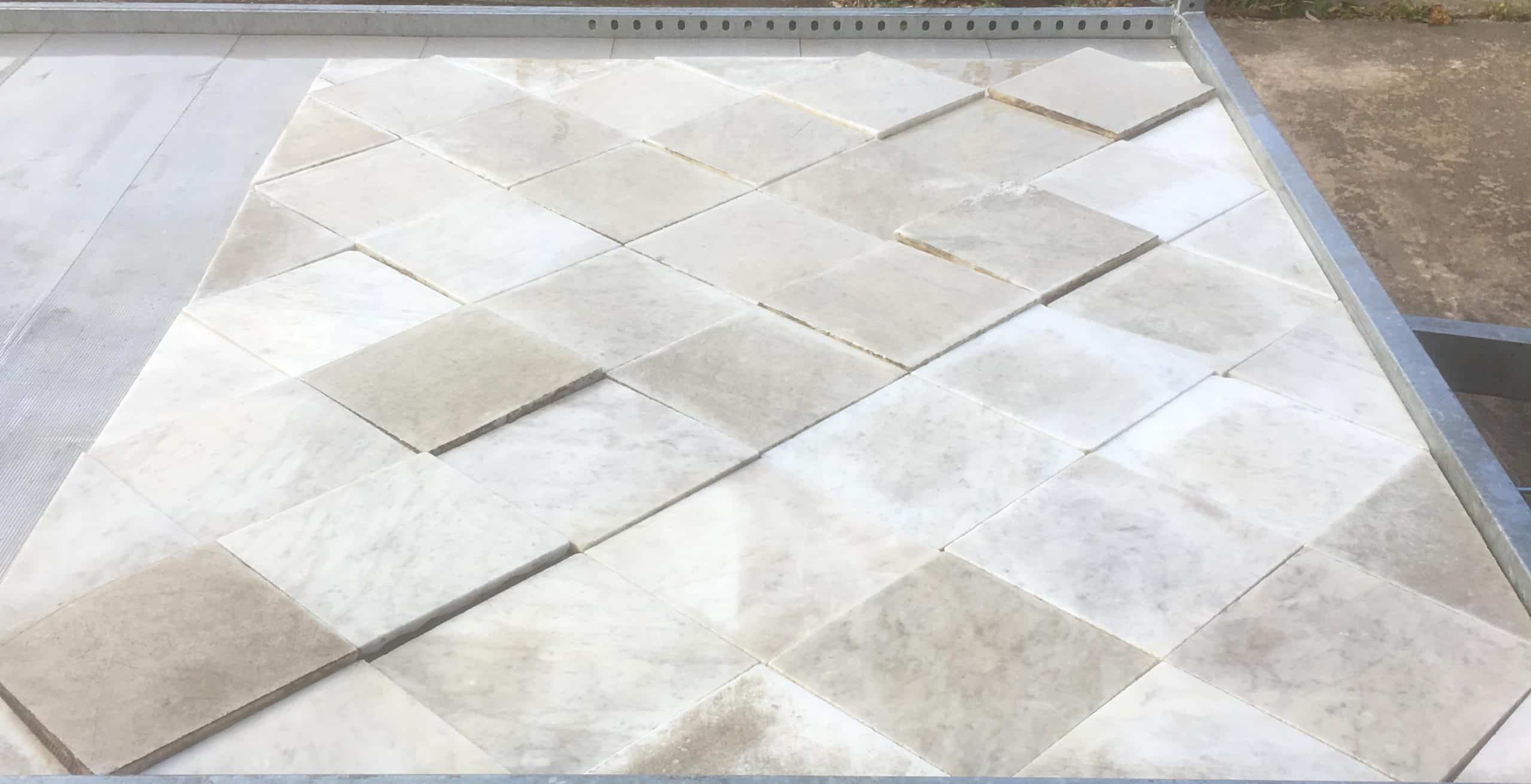 Marmorboden quadratische Platten