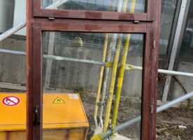 Merbauholz Fenster mit Fensterrahmen auf Palette-ausgebaut!