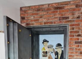 Ziegelwand Tresor Olsenbande Franz Jäger Berlin Wandgestaltung Ziegelrot & Backsteinwand