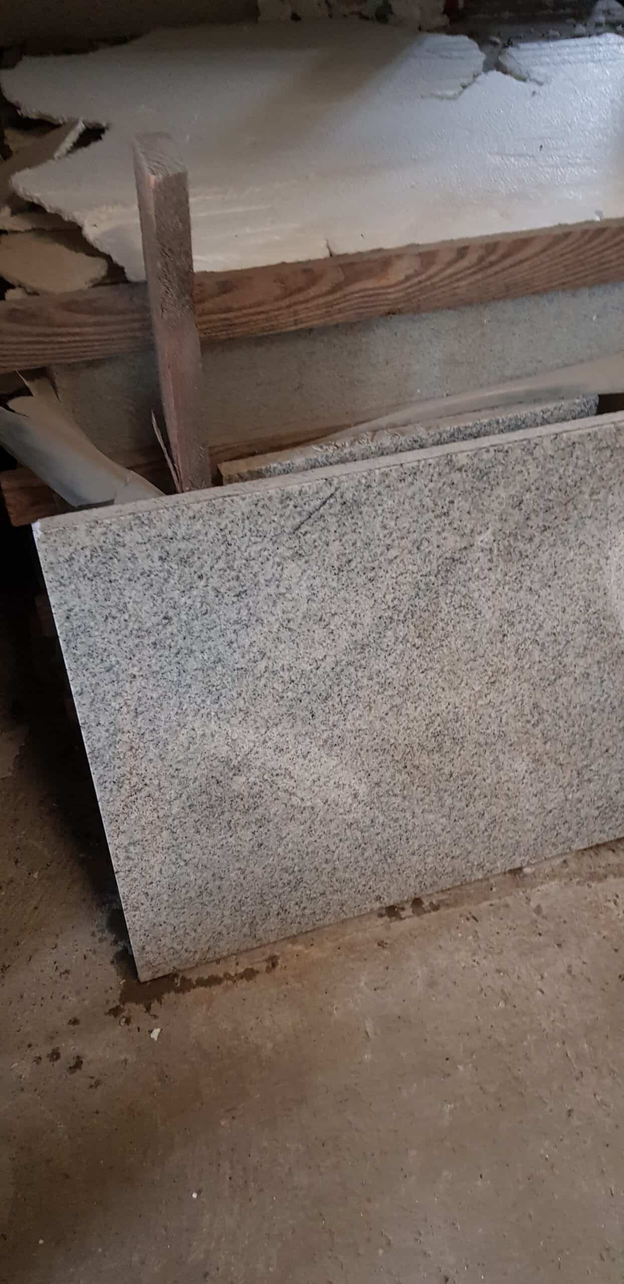 Granitplatten Imperial White geflammt und gebürstet