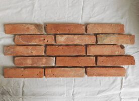 Innen Wand Gestaltung echte uralte Klinker dünne Elemente geschnitten Rückbau Backsteine wiederverwe