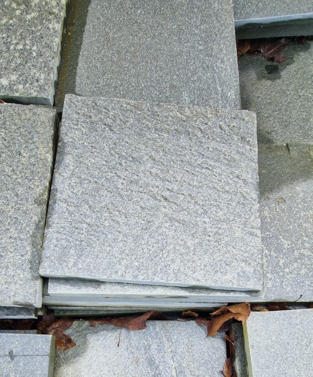 Bodenplatten  spaltrau  Alta Qarzit
