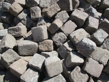 Groß-Pflaster aus Schwarzwälder Granit, ca. 14 – 20 cm, antik – 1000 kg