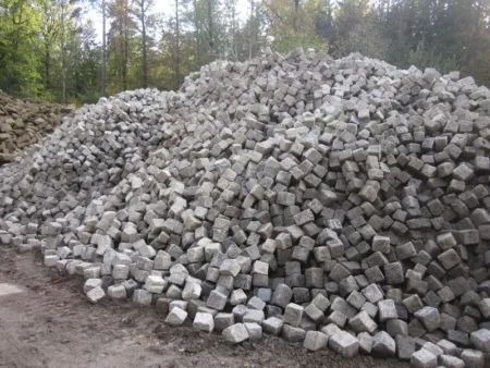 Groß-Pflaster aus Schwarzwälder Granit, ca. 14 – 20 cm, antik – 1000 kg