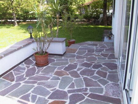 Porphyr Bodenplatten polygonal, großformatig, ca. 3 – 6 cm stark, neu – 1 m²