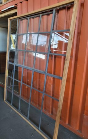 2 Industrie Fenster  mit Holzrahmen ca. 185 breit 215 hoch