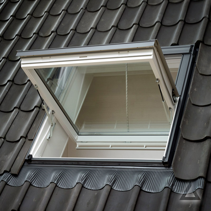 Velux Rauchabzugfenster m. RWA Steuersystem und Eindeckrahmen