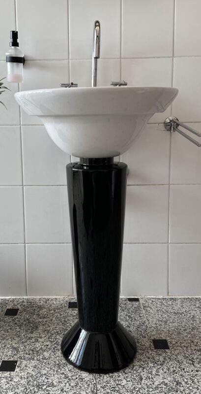 Waschbrunnen von Duravit und Armatur von Dornbracht