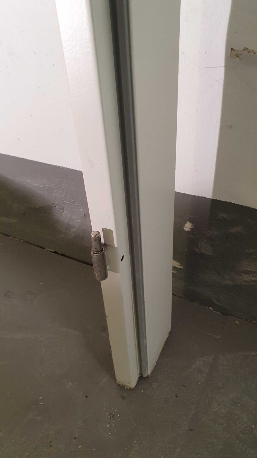 Zarge 560 x 1970 mm Links Metall Weiß