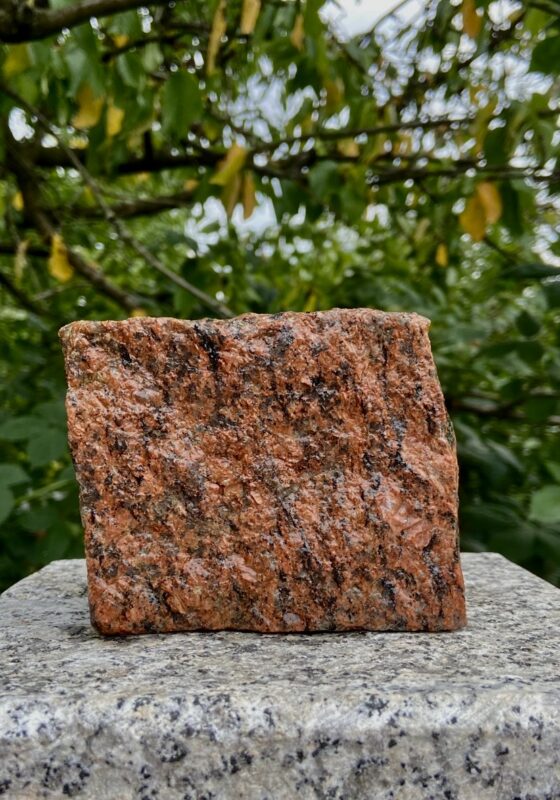 15/17 cm, Rote (Vanga) Granitpflasterstein, roh gespalten