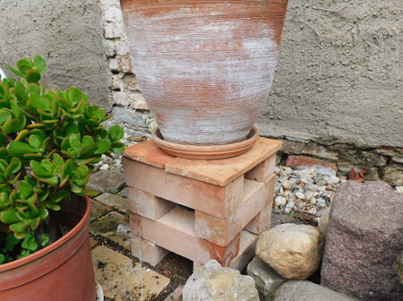 Pflanzenständer Blumentopf Untergestell Garten Konsole Beistelltisch Blumentreppe alte Ziegel Backstein Altziegel DIY