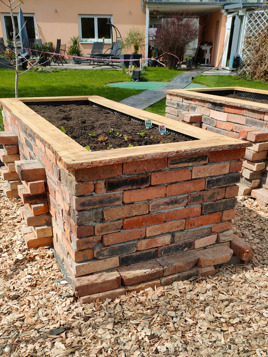 Bausatz günstiges Hochbeet Gartenbeet Kräuterbeet Pflanzkübel original alte Mauersteine Ziegelsteine DIY