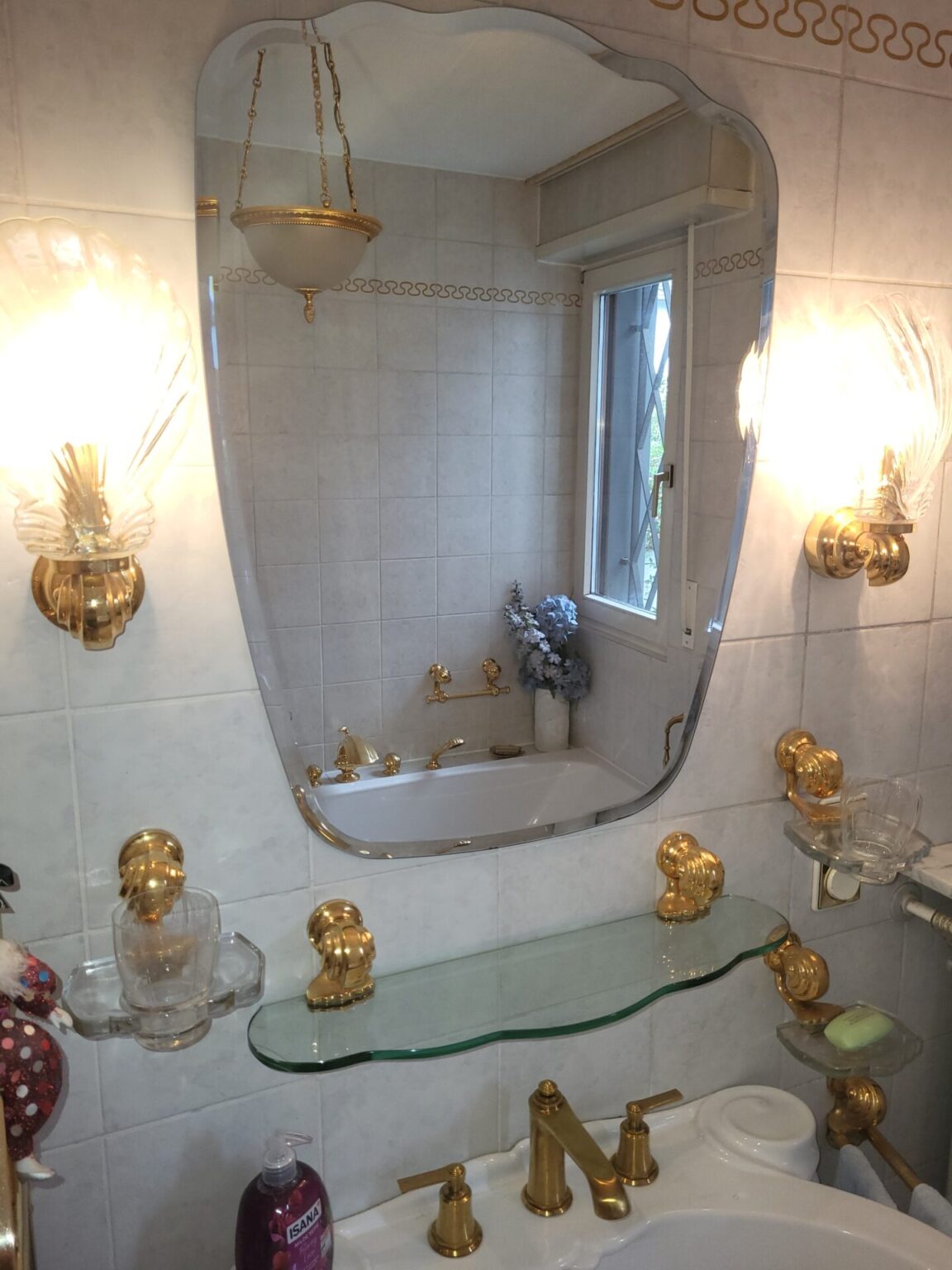 Badezimmer 70er Jahre Gold Muschel Sanitär