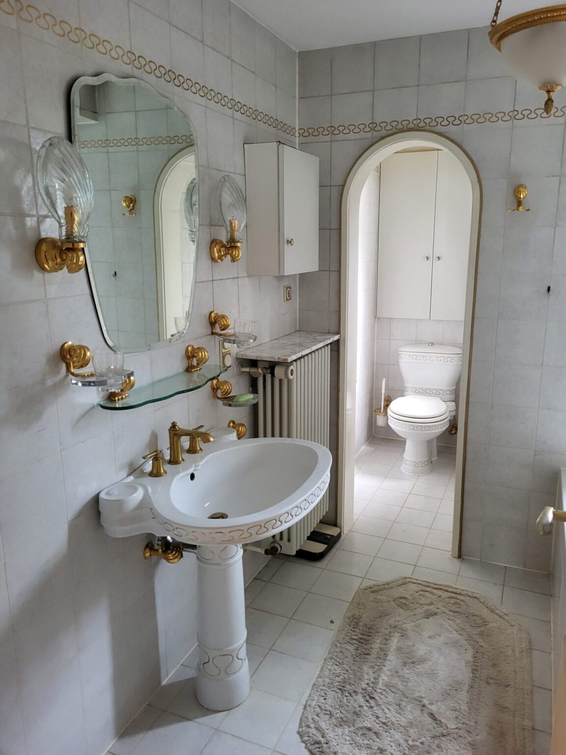 Badezimmer 70er Jahre Gold Muschel Sanitär