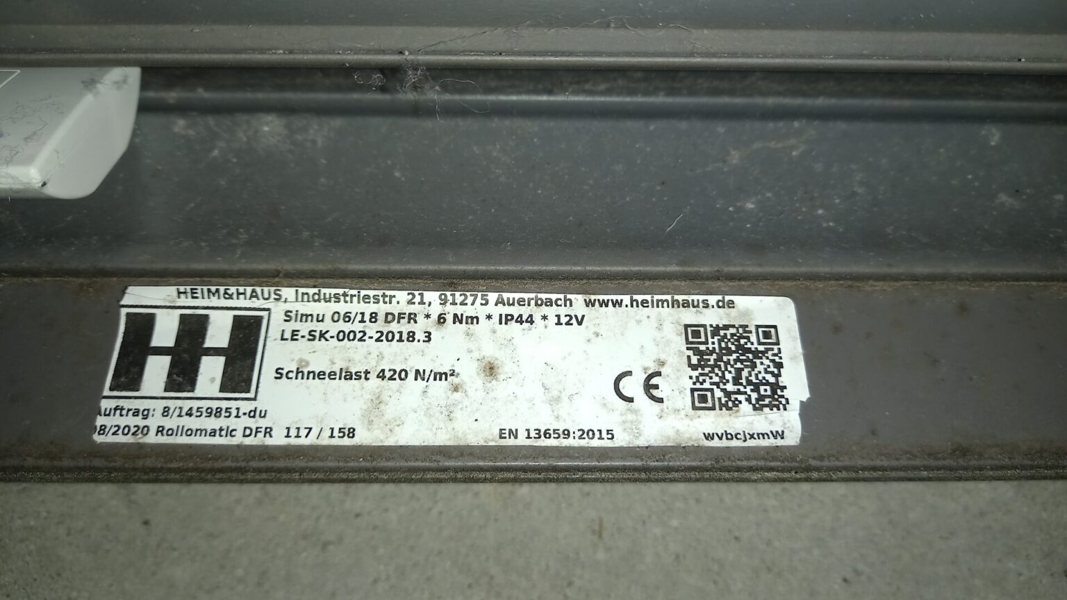 Elektrischer Dachflächenrollladen Heim & Haus DFR 3001 – 117 x 158 cm – mit Fernbedienung