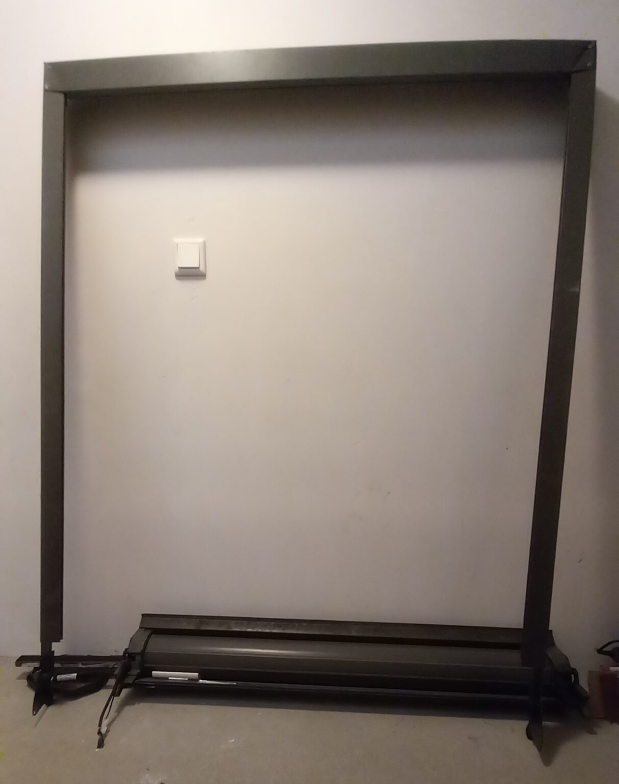 Elektrischer Dachflächenrollladen Heim & Haus DFR 3001 – 117 x 158 cm – mit Fernbedienung