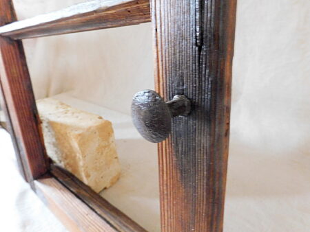altes historisches Holz Stall Schuppen Bauernhaus fenster Dekoration rustikal Landhaus shabby chic vintage