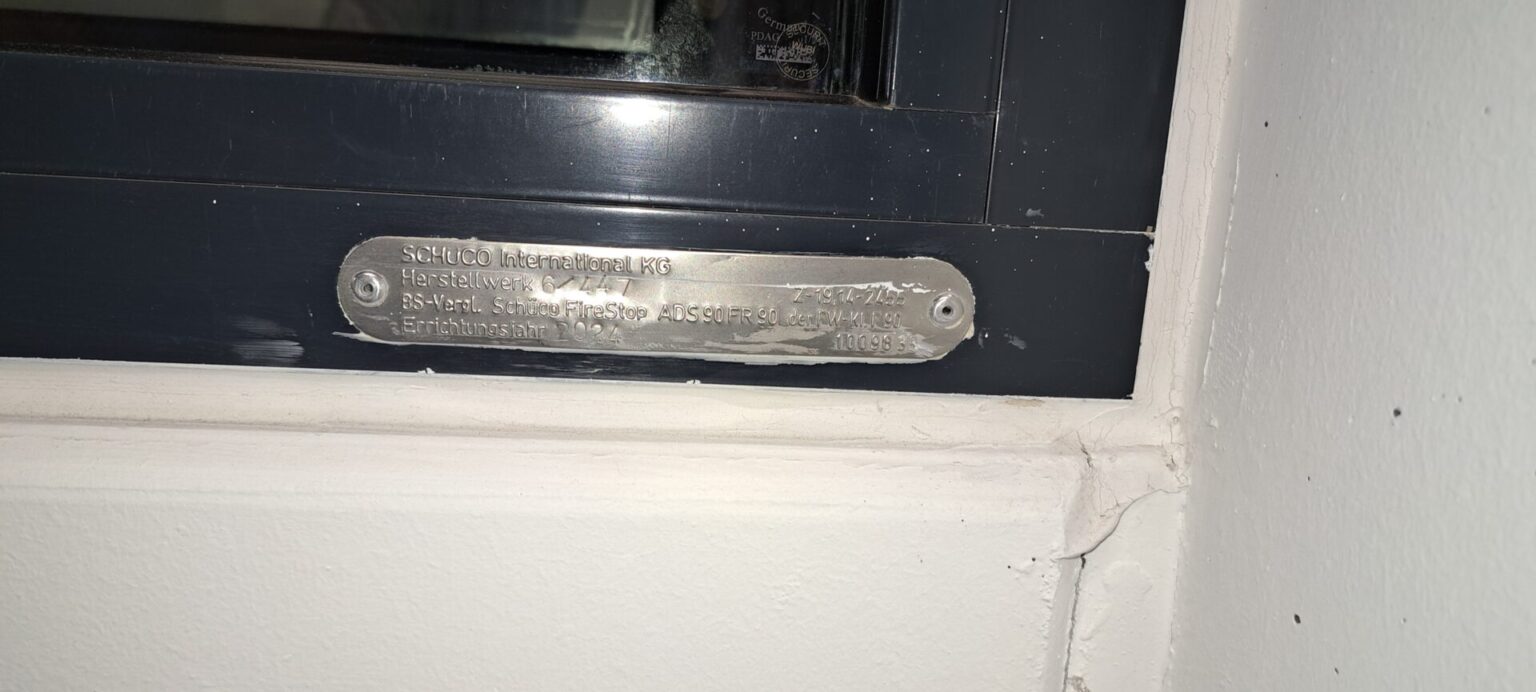 2 Hochwertige Fenster mit den Maßen RBÖ 2,175m x 1,40m