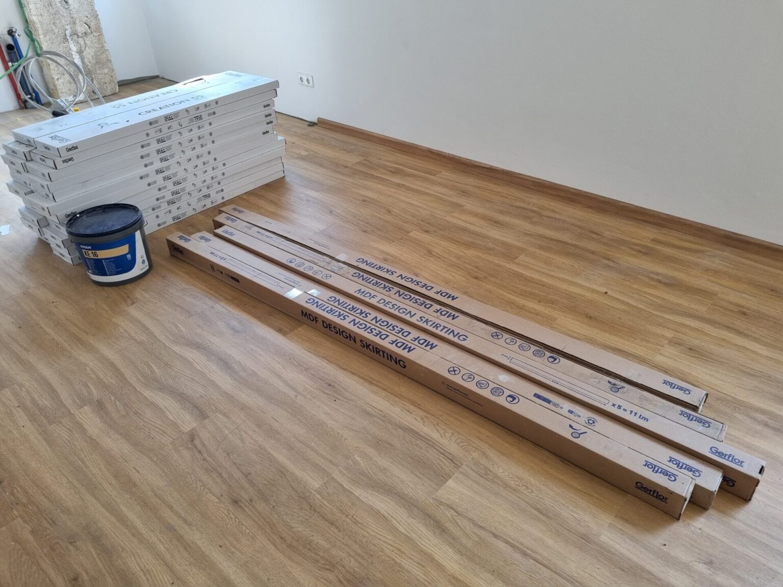 Klebevinyl Quartet Honey 0870 von Gerflor Collection 55 mit Sockelleisten und Klebstoff