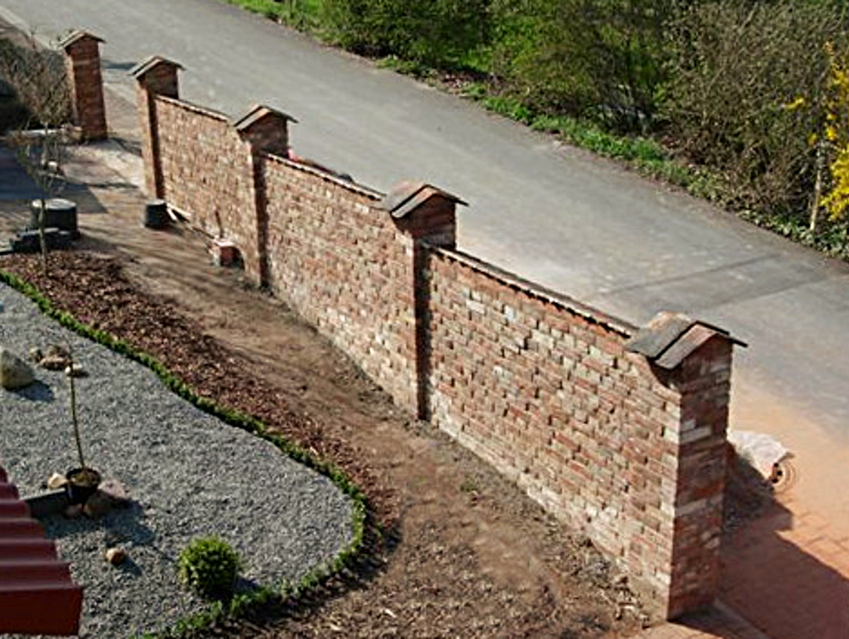 klassisch rote Backsteine uralte Ziegel Klinker Gala Bau Garten Gestaltung Landhaus used look shabby chick