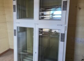 Sorpetaler Holzfenster, zweiflügelig mit Oberlicht