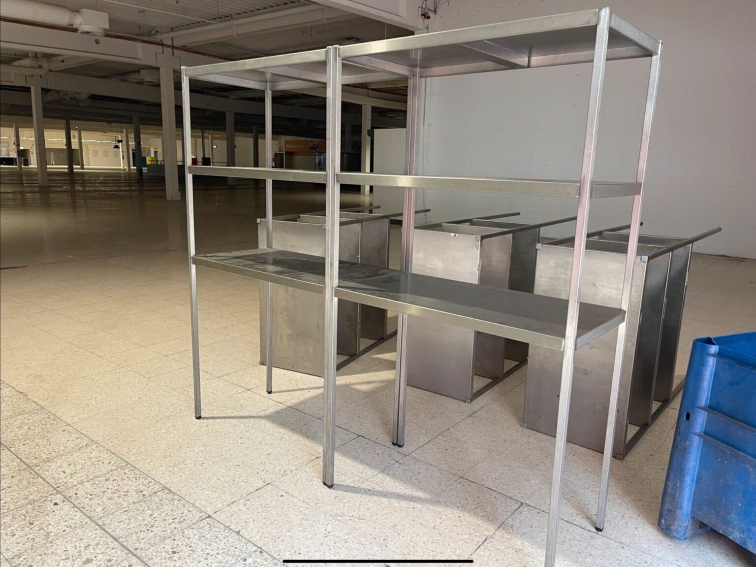 Edelstahlregal – Lager – Werkstatt