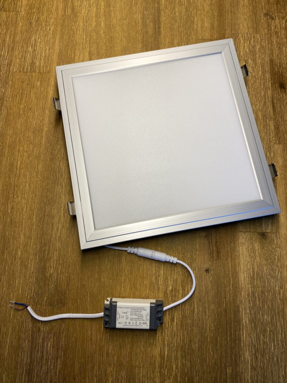 LED-Panel ca. 30×30 cm, 18 W, 6000 K, 9 mm stark, 15 Stk vorhanden