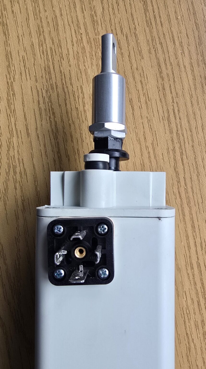 Motoröffner z.B. für Lichtkuppeln