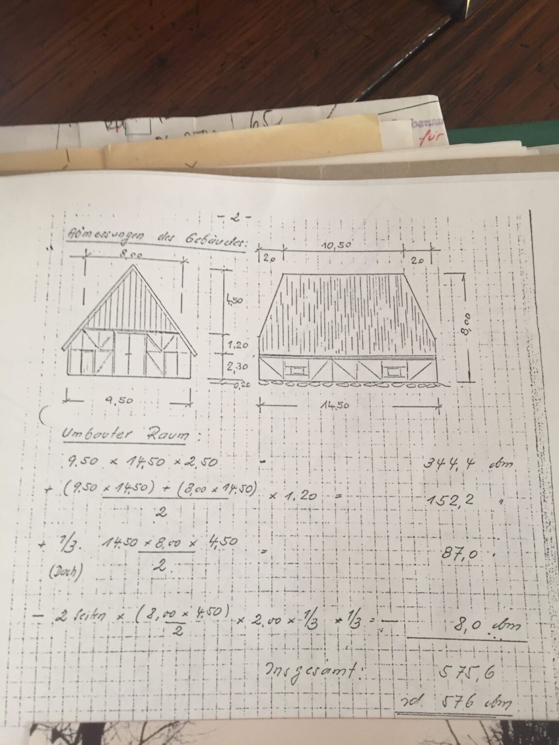 Altholzbalken bzw. Fachwerk einer Scheune