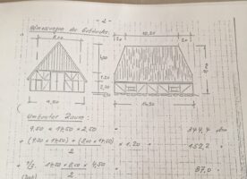 Altholzbalken bzw. Fachwerk einer Scheune