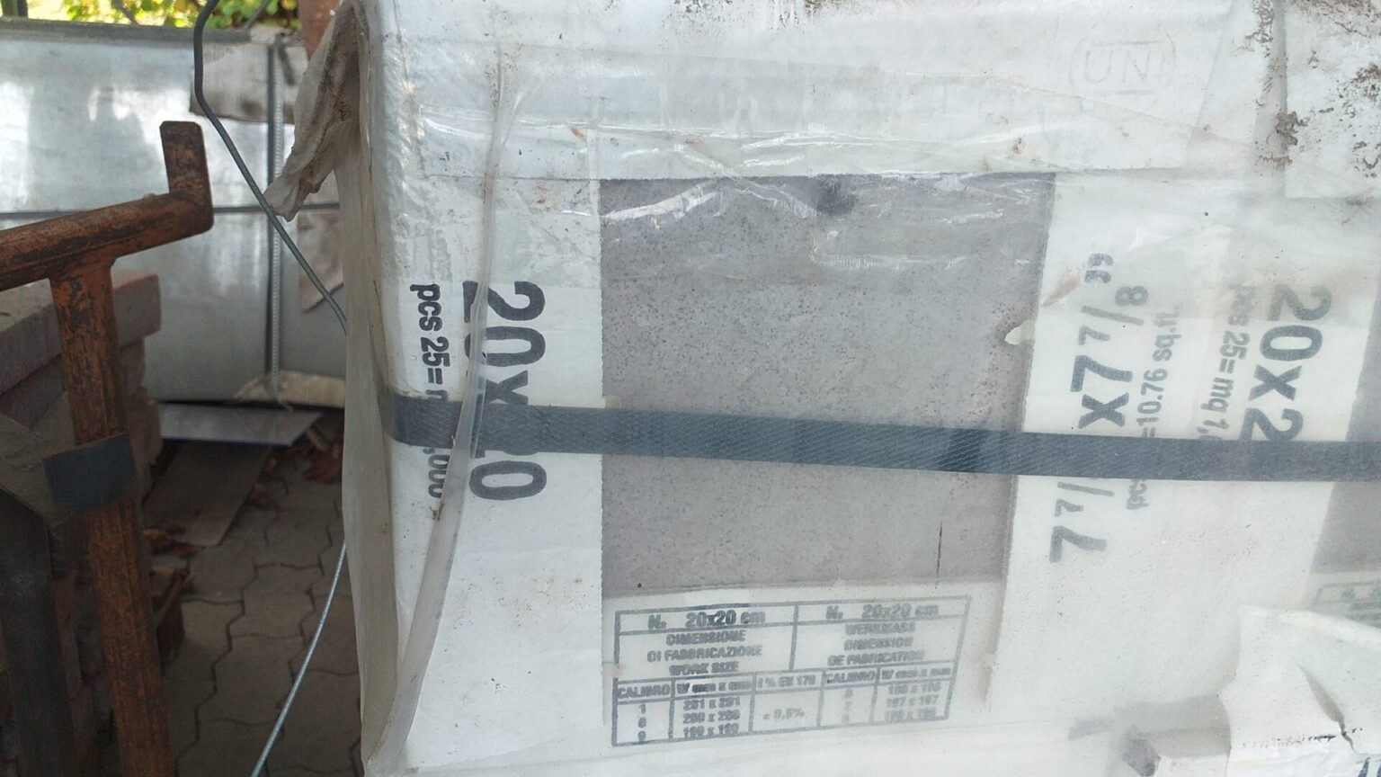 Fliesen 20×20 für Tankstellen, Kühlräume, etc. etwa 430 m²
