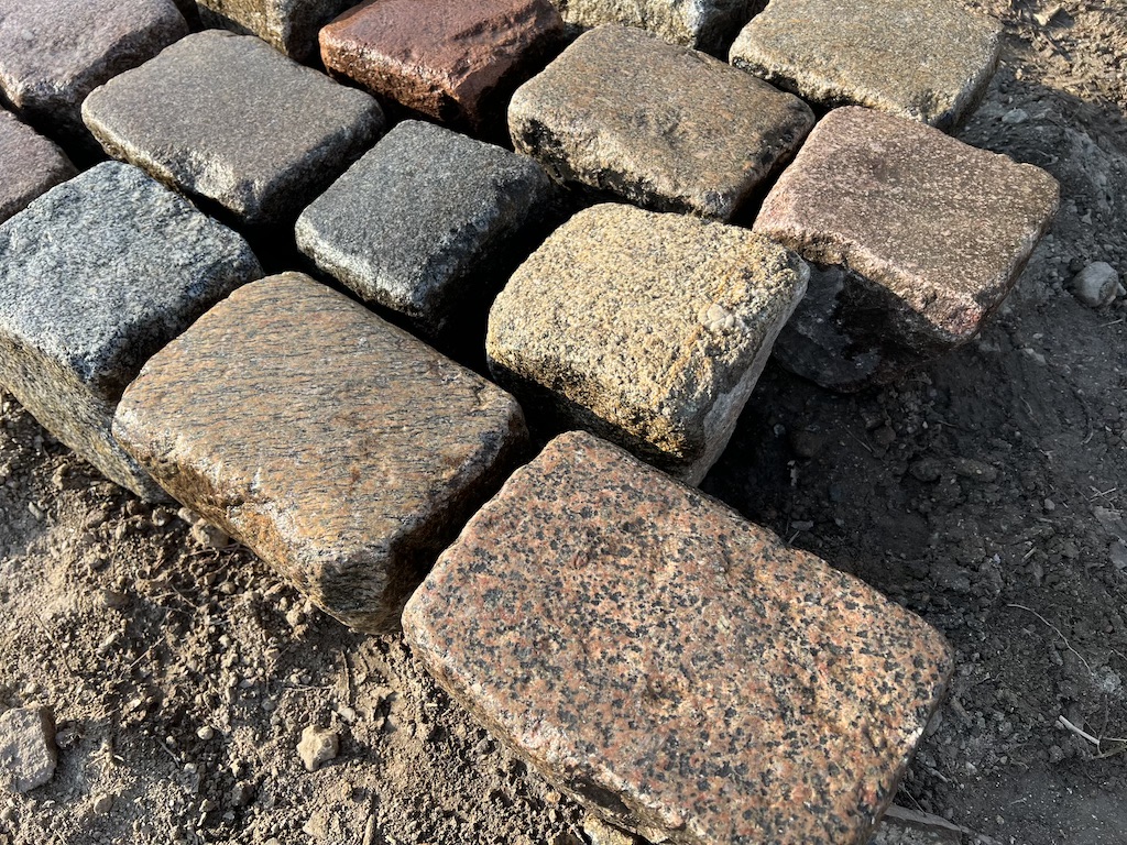 Altes Granitpflaster 18×18 cm – Granitwürfel Altstadtpflaster aus Naturstein