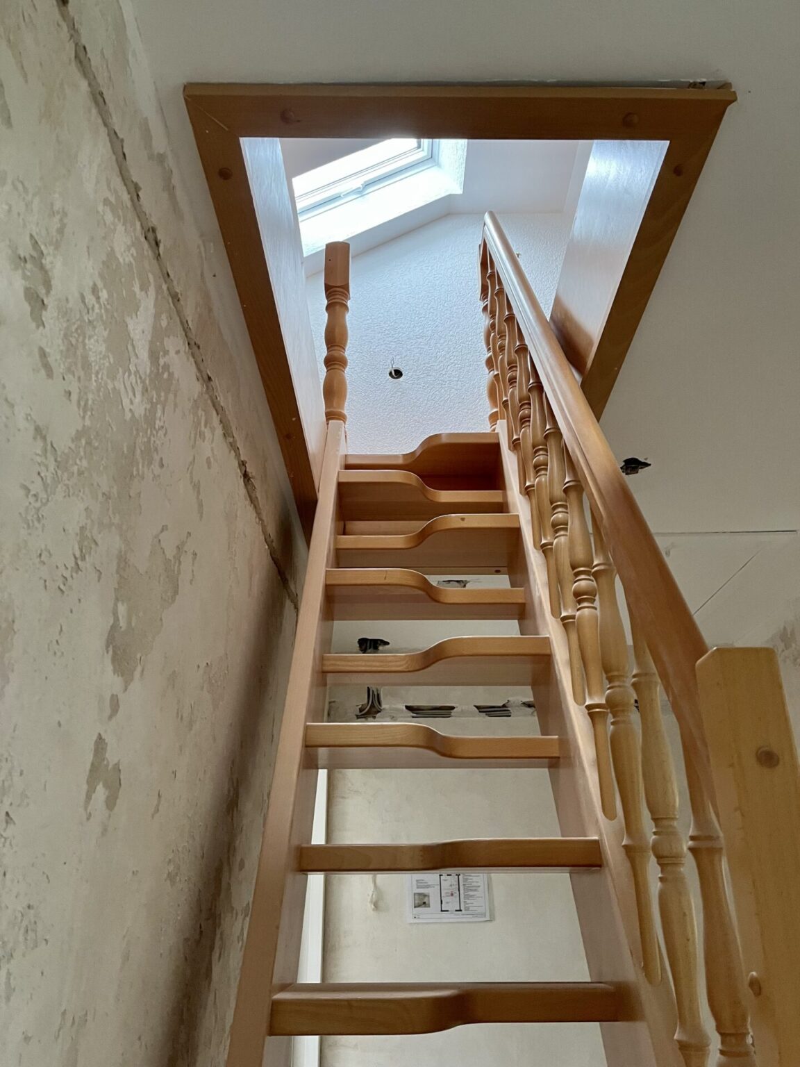 Solide Raumspartreppe aus massiver Buche