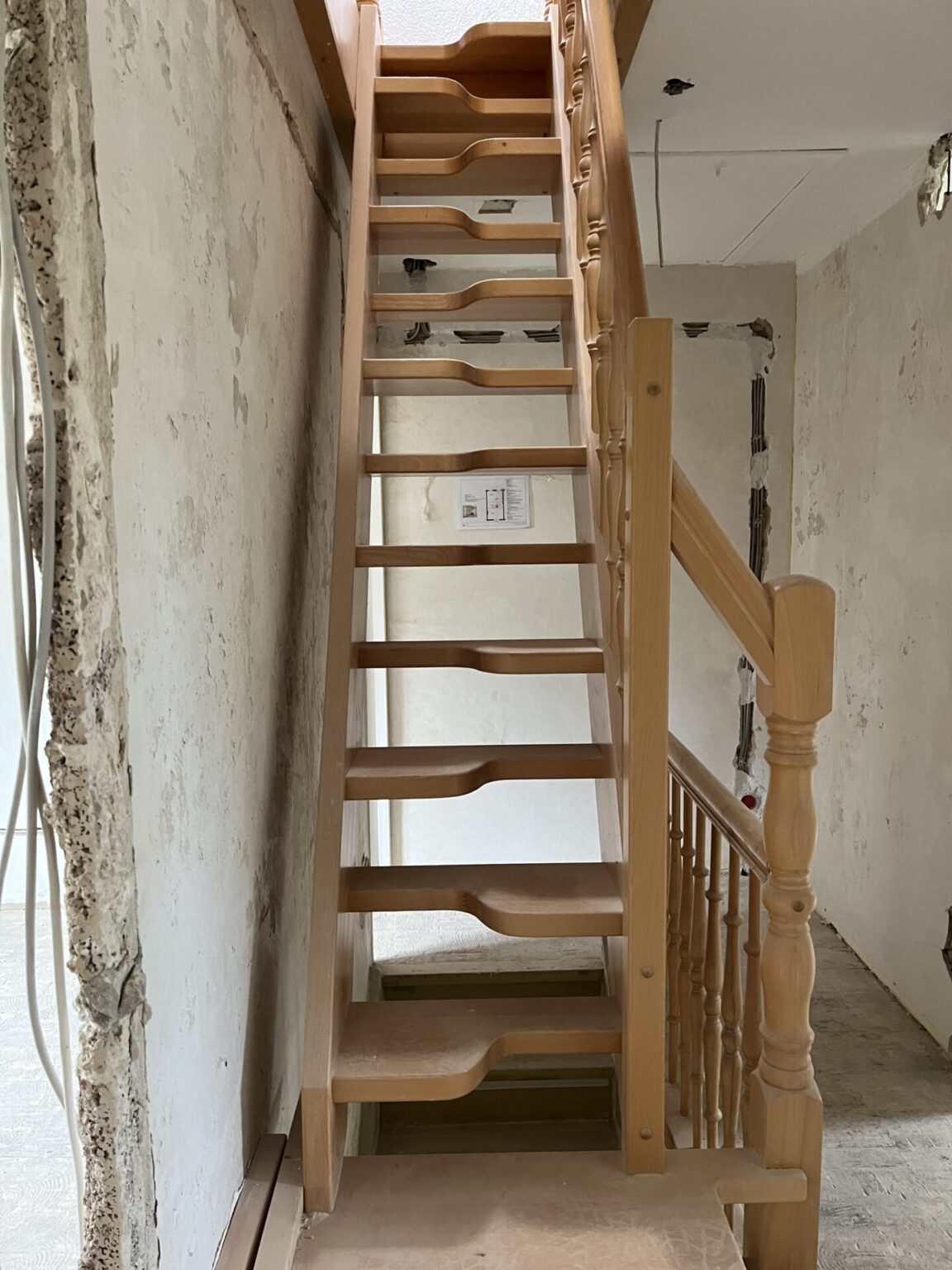 Solide Raumspartreppe aus massiver Buche