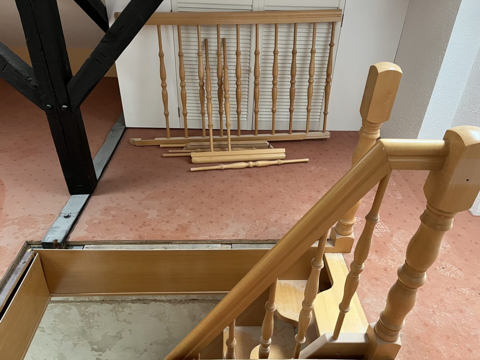 Solide Raumspartreppe aus massiver Buche