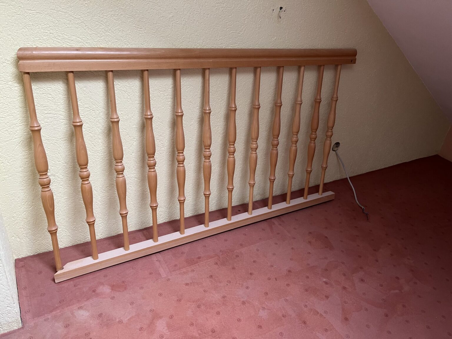 Solide Raumspartreppe aus massiver Buche