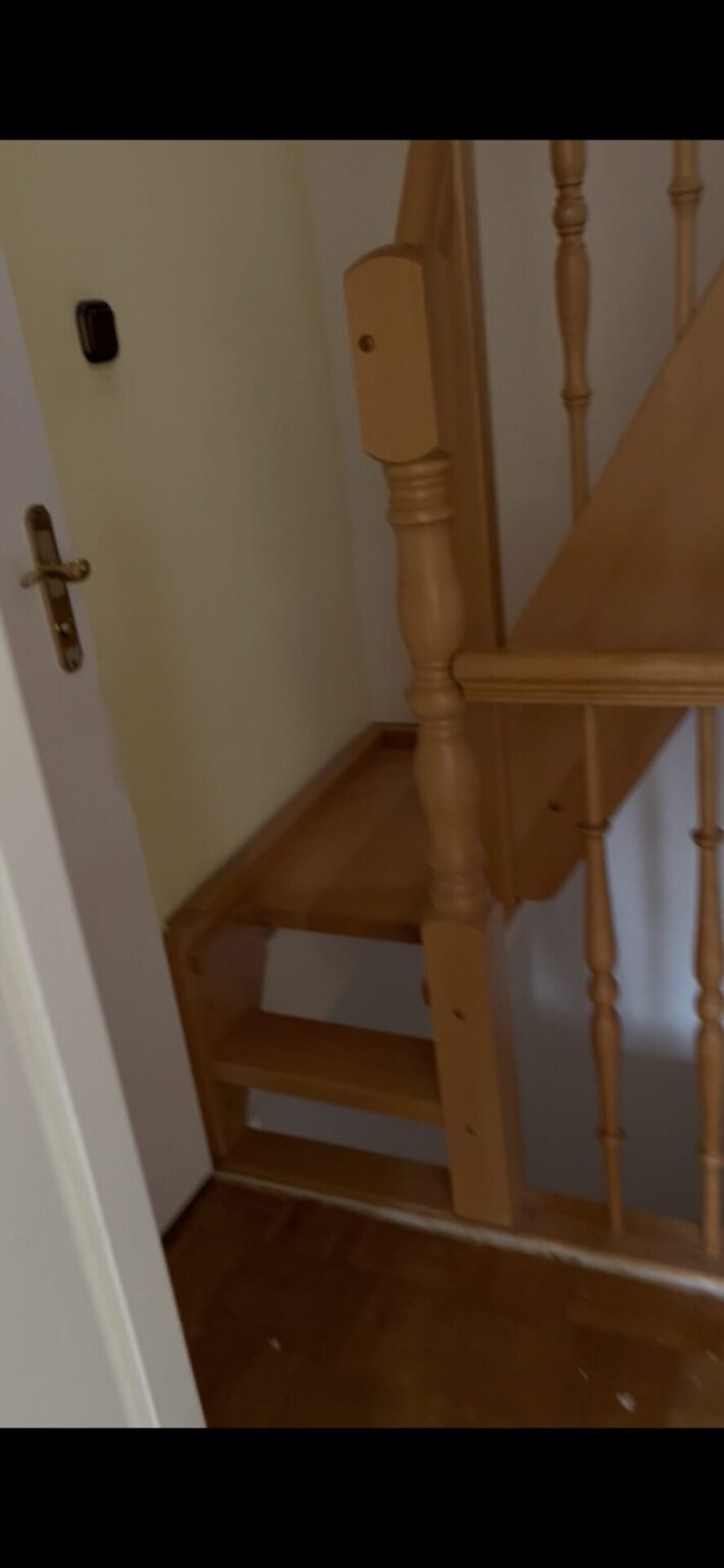 Solide Raumspartreppe aus massiver Buche