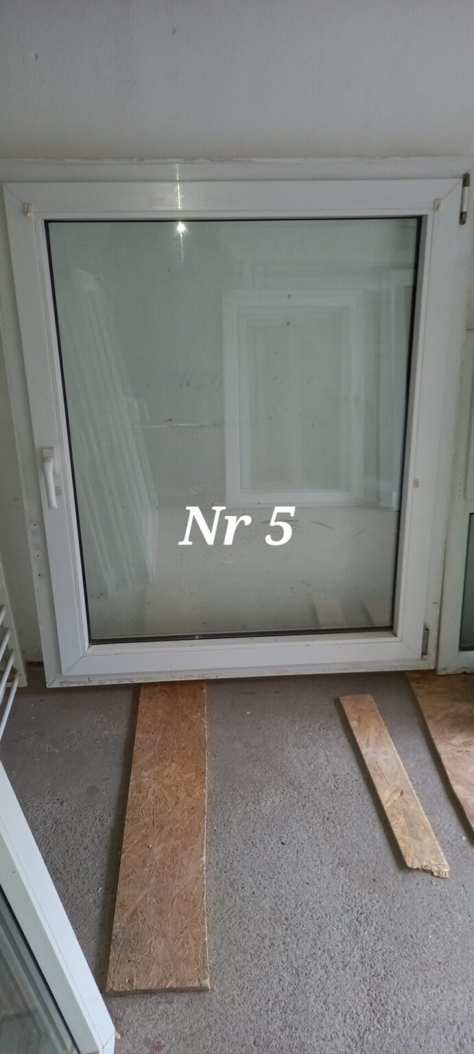 weißes Kunststofffenster; 2-fach verglast