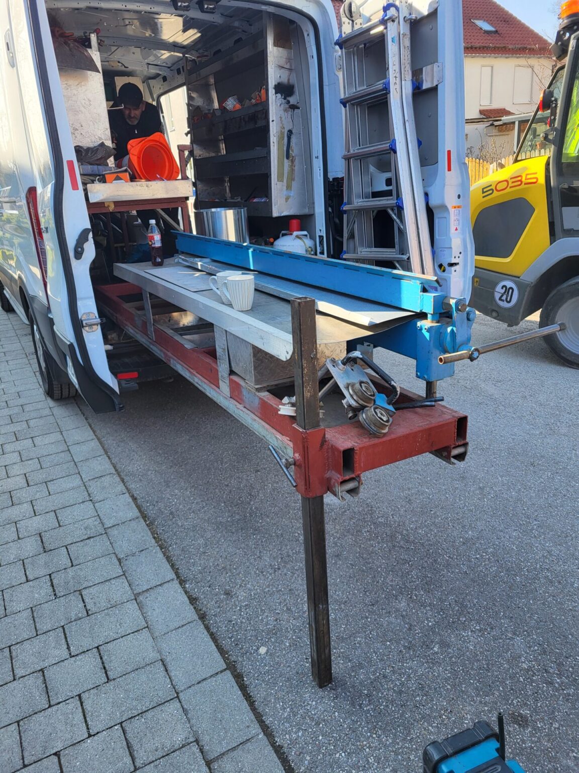 Abkantbank CIDAN 2 m mit ausfahrb. Untergestell