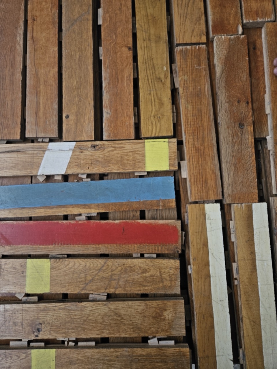Massives Eichen-Stabparkett – aus Schulsporthalle – 120 m²