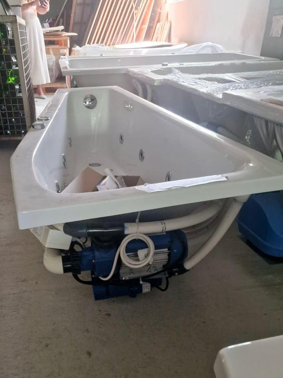 Basera Whirpool Badewannen