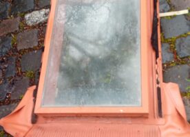 Velux Dachausstiegsfenster ziegelrot