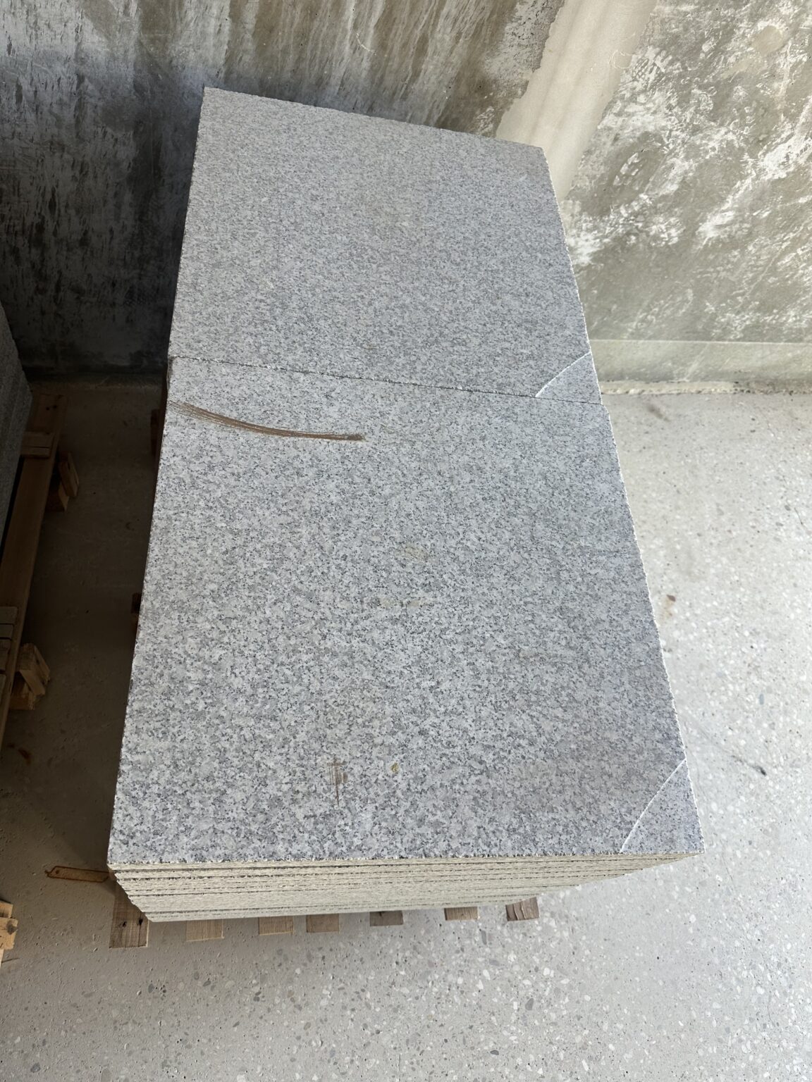 Granit-Bodenplatten G602 hellgrau, geschliffen C120 – NEU