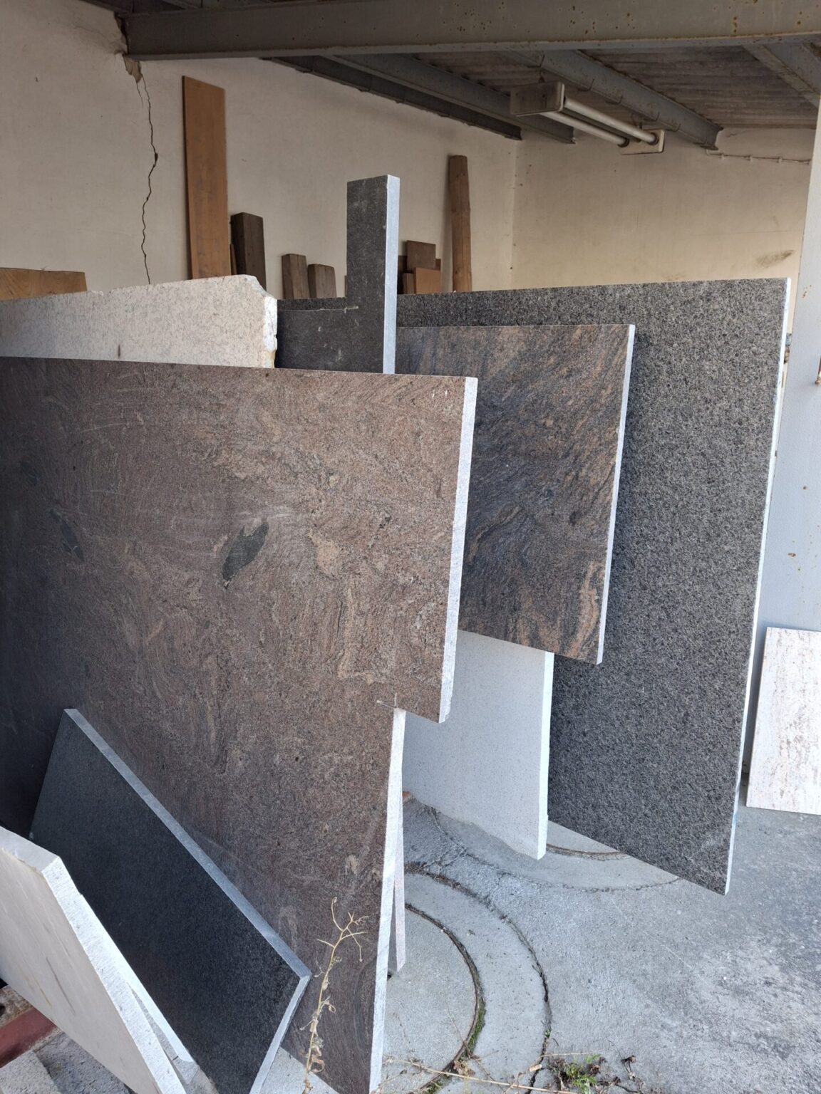 Grabsteine und Unmaßtafeln, Granit und Marmor