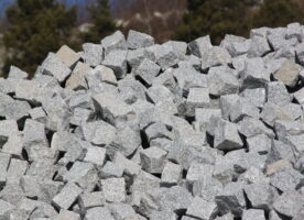 Granitpflaster 8/11 cm Hellgrau – mit Lieferung - Naturgranit aus Schlesien